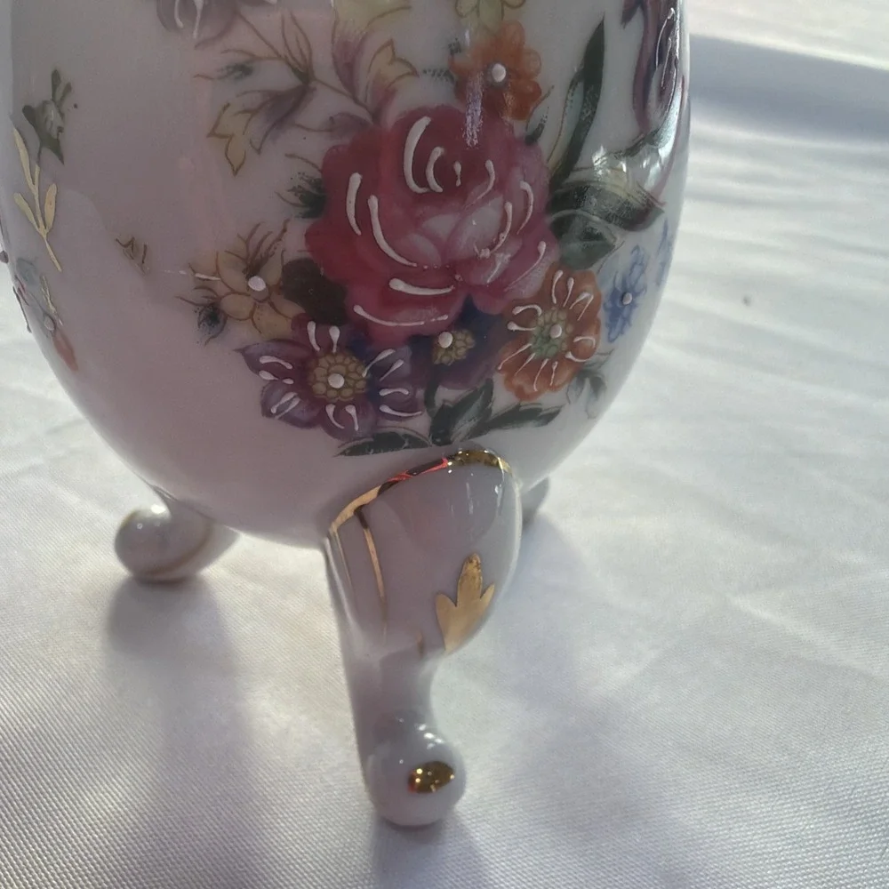 VINTAGE HANDPAINTED PORCELAIN FOOTED EGG‎ VASE FLORAL PATTERN RARE Easter Spring